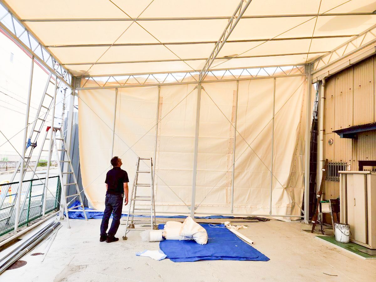 大阪府摂津市工場併設のテント倉庫新設工事:施工中のテントの中