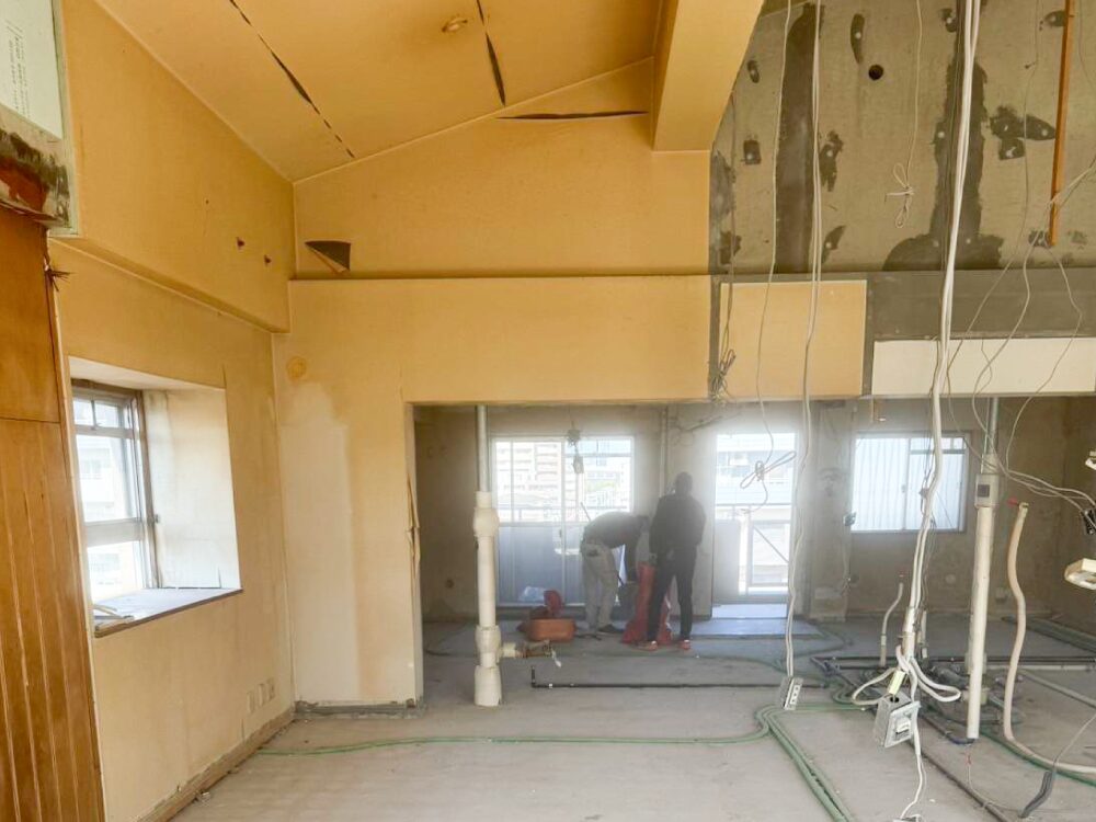 大阪市東住吉区マンションリノベーション:施工中の様子。解体後の様子